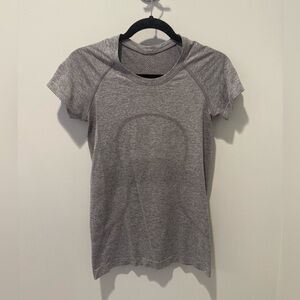 Lululemon Swiftly Tech Short Sleeve Gray Women's Athletic Top Size 6